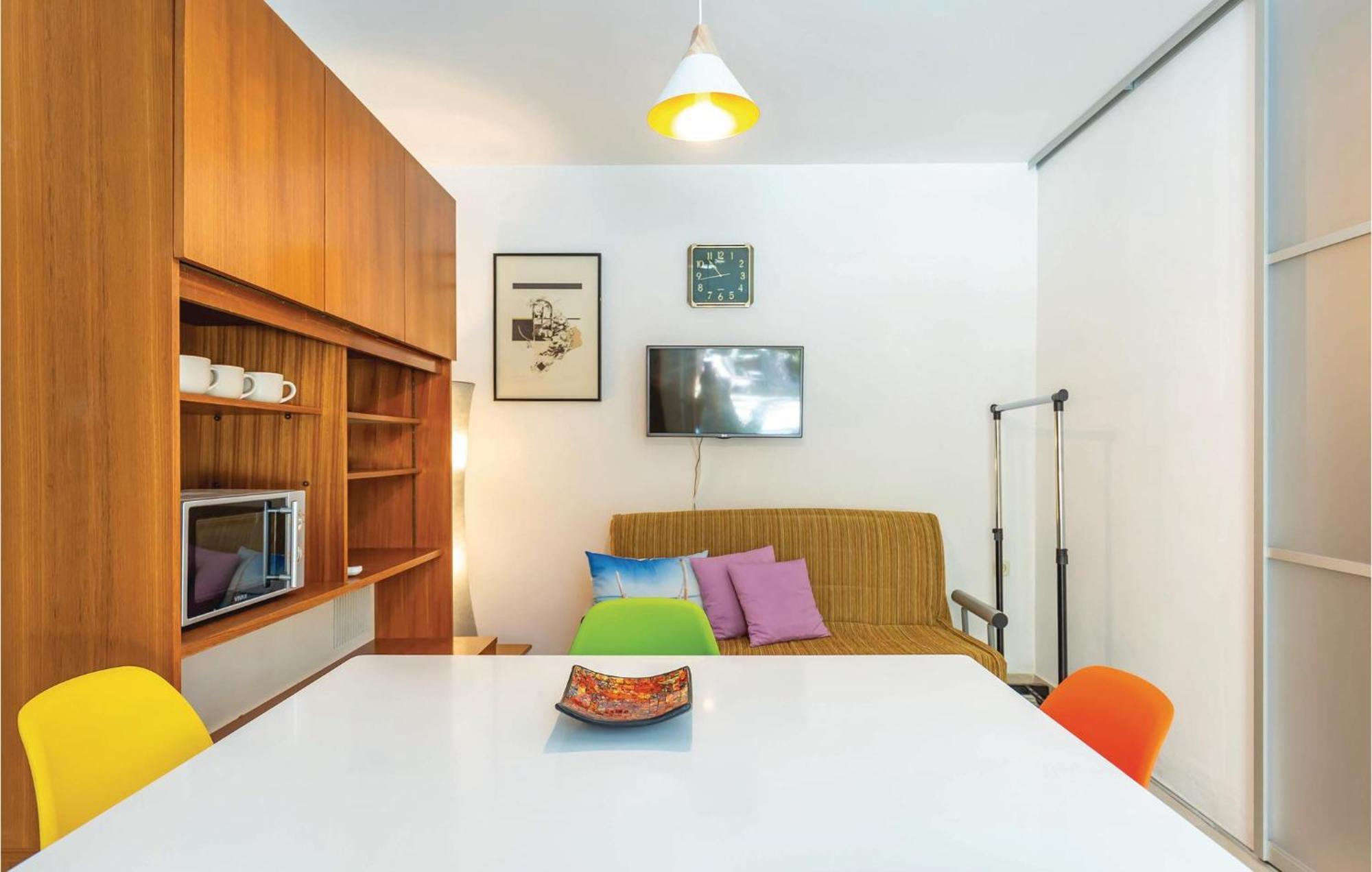 1 Bedroom Gorgeous Apartment In Makarska Exterior photo