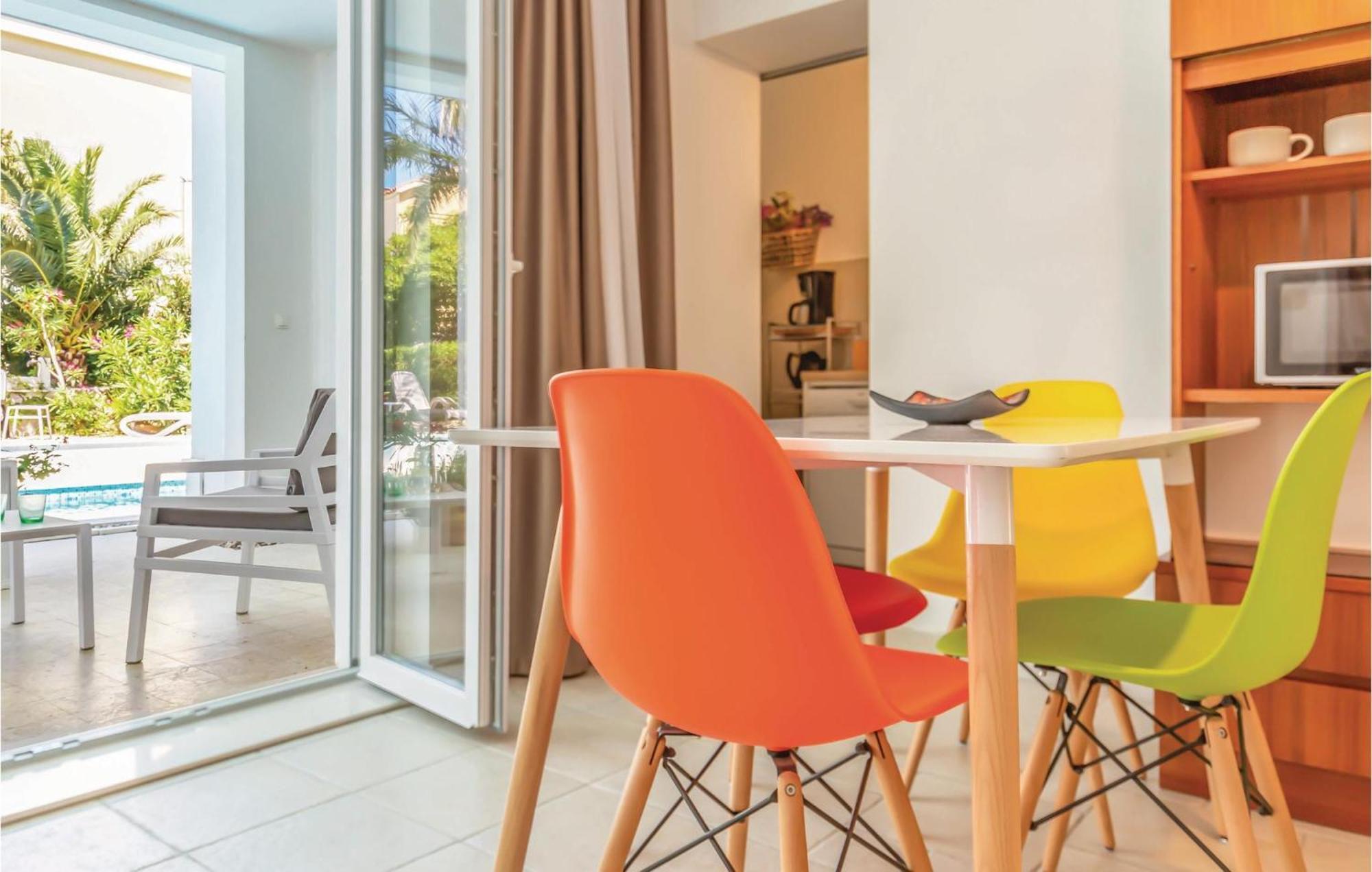 1 Bedroom Gorgeous Apartment In Makarska Exterior photo