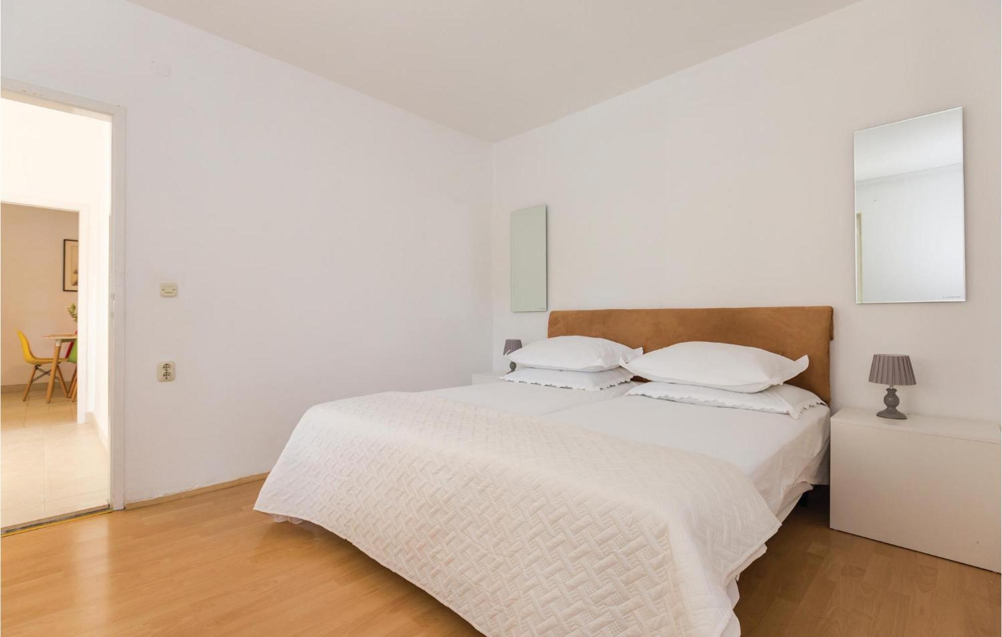 1 Bedroom Gorgeous Apartment In Makarska Exterior photo