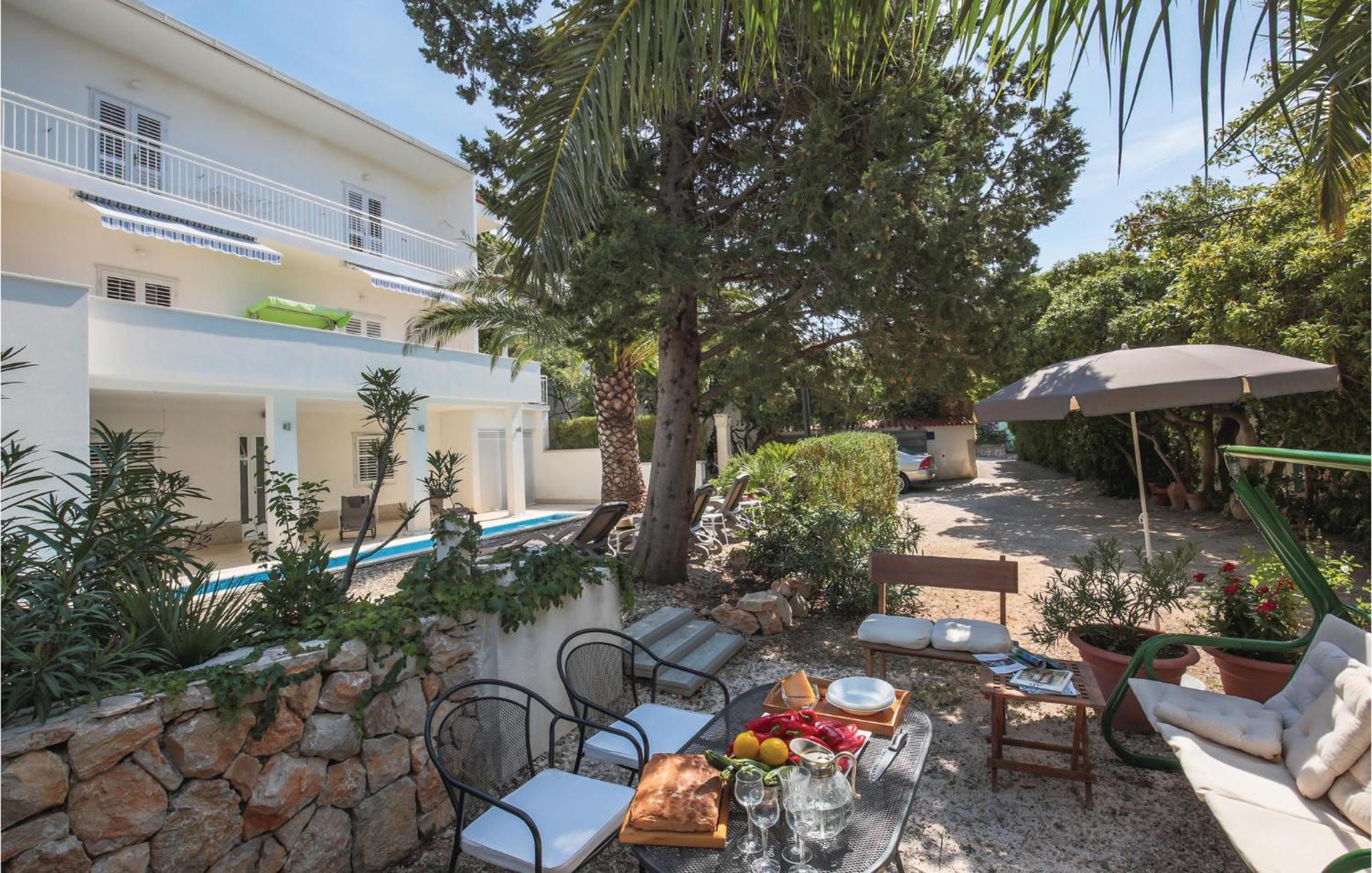 1 Bedroom Gorgeous Apartment In Makarska Exterior photo