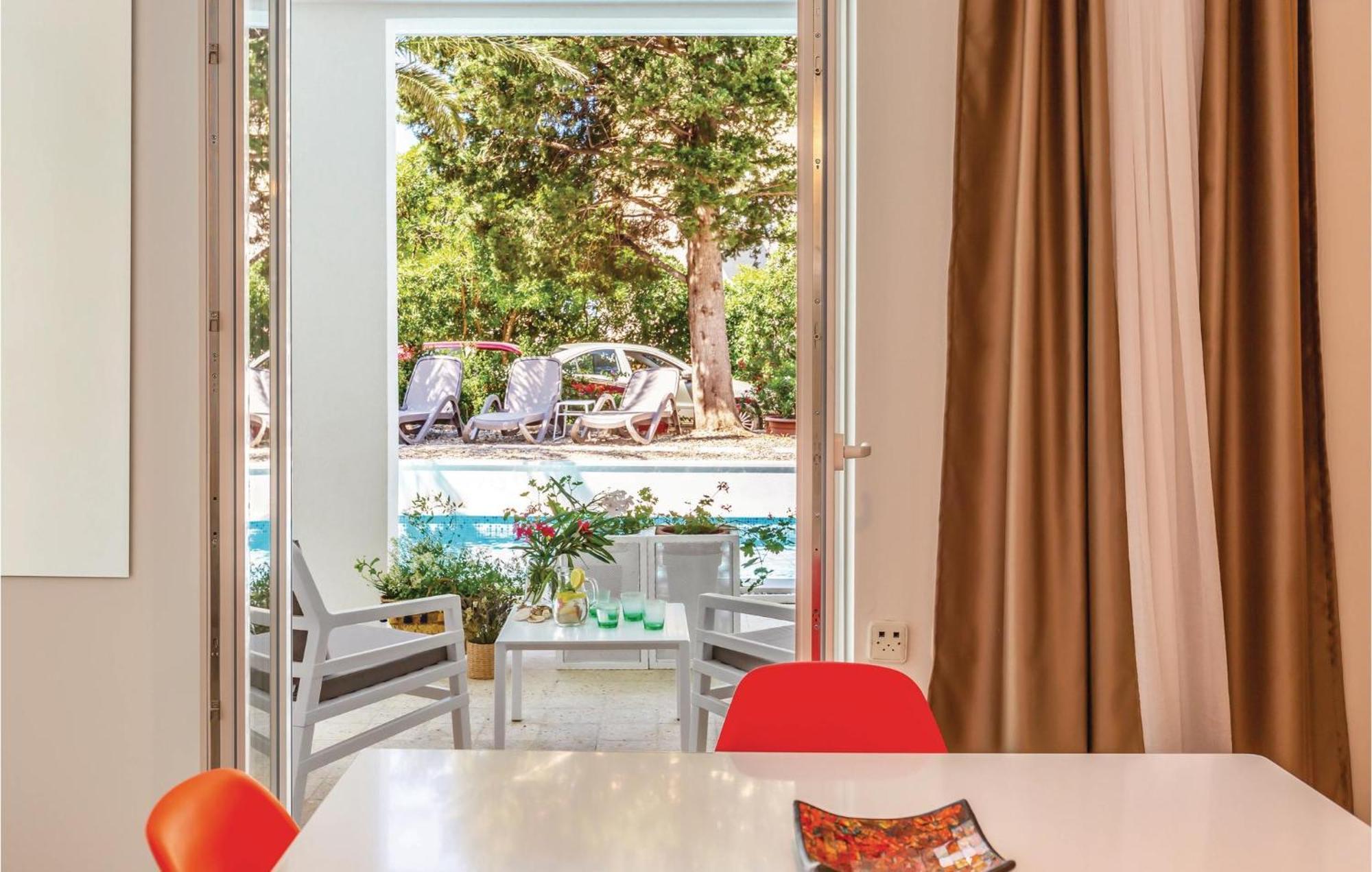 1 Bedroom Gorgeous Apartment In Makarska Exterior photo