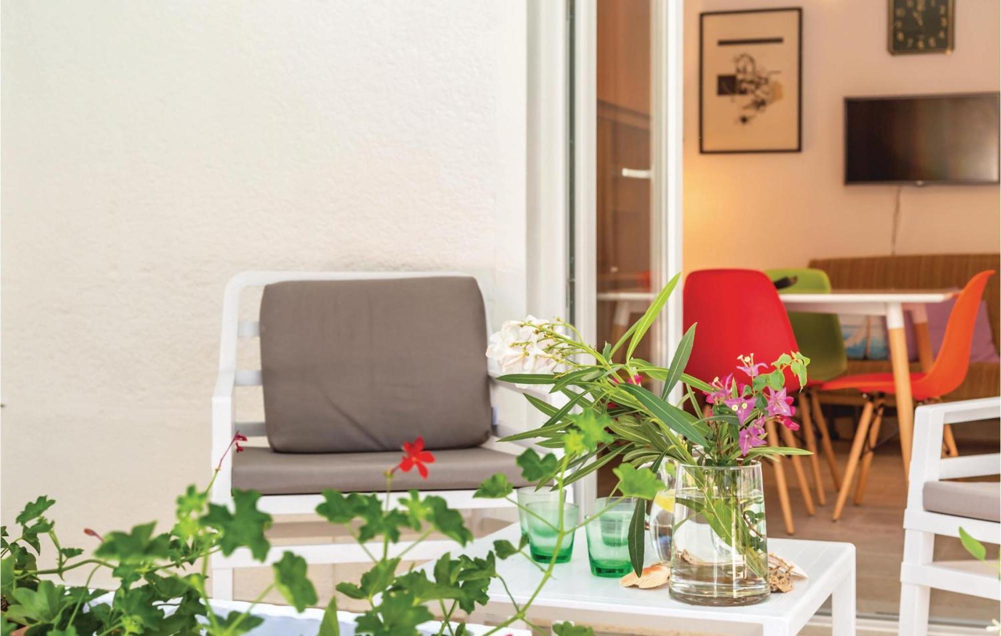 1 Bedroom Gorgeous Apartment In Makarska Exterior photo