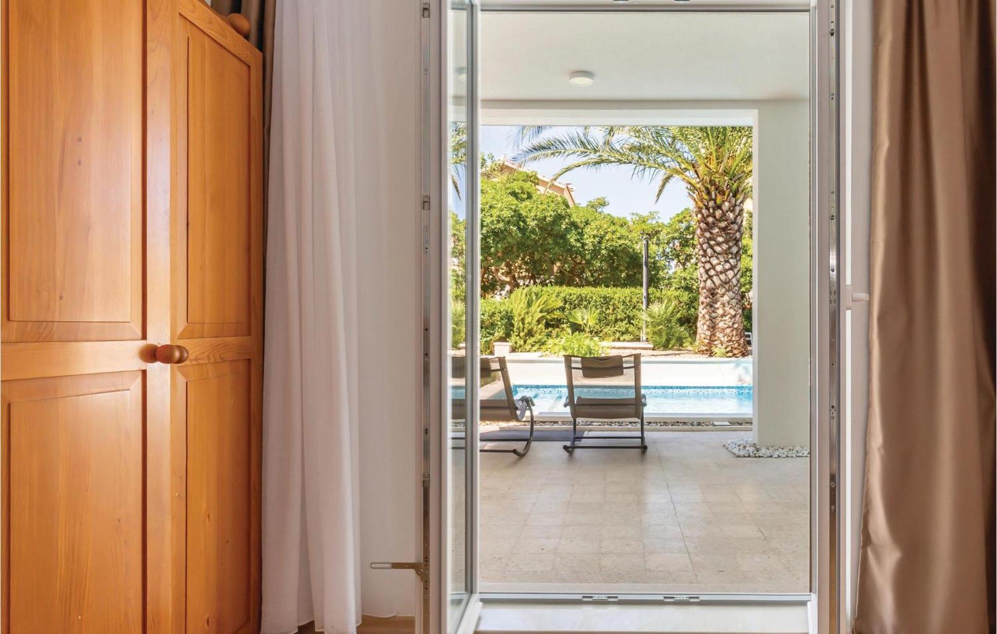 1 Bedroom Gorgeous Apartment In Makarska Exterior photo