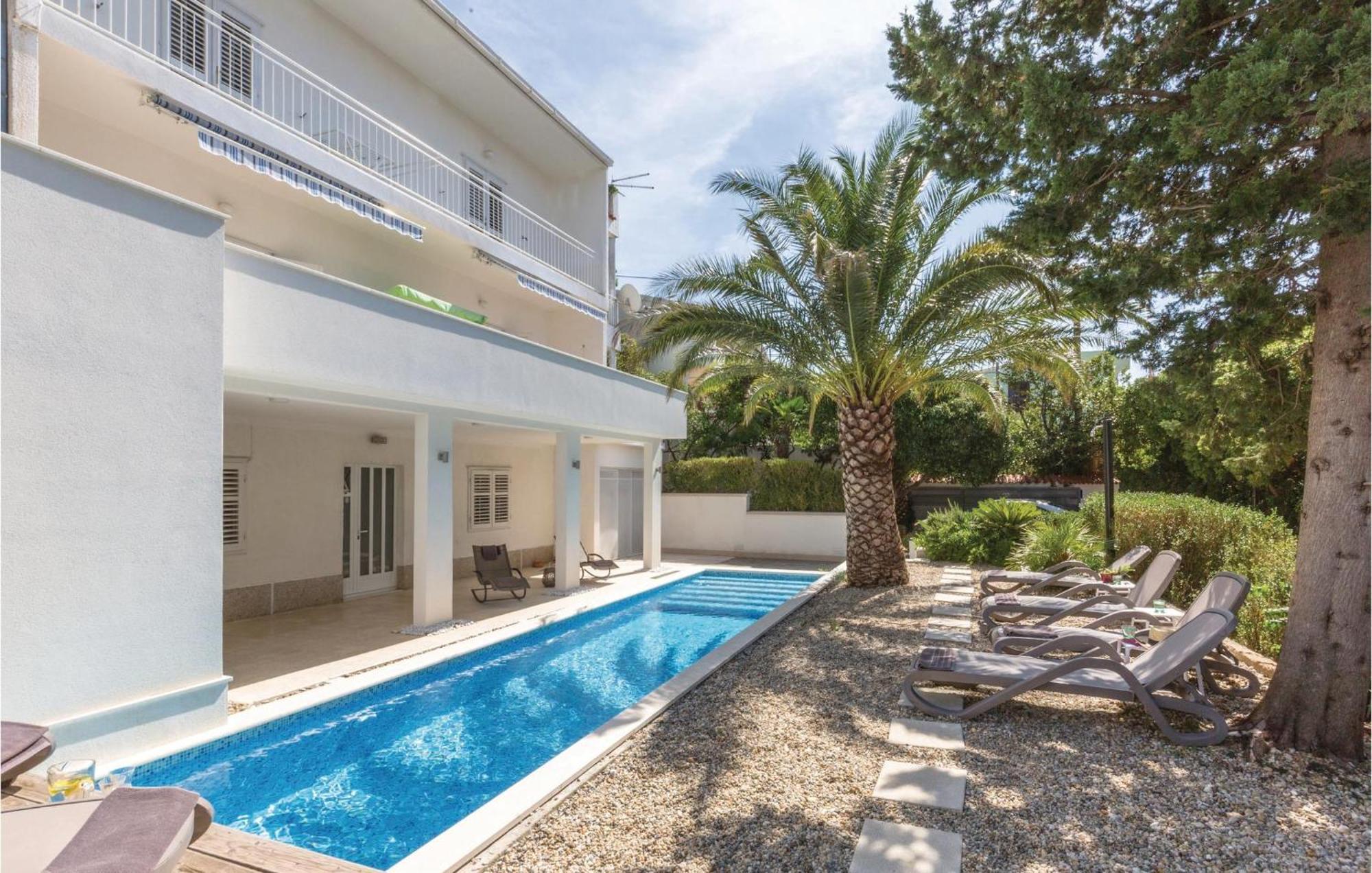 1 Bedroom Gorgeous Apartment In Makarska Exterior photo